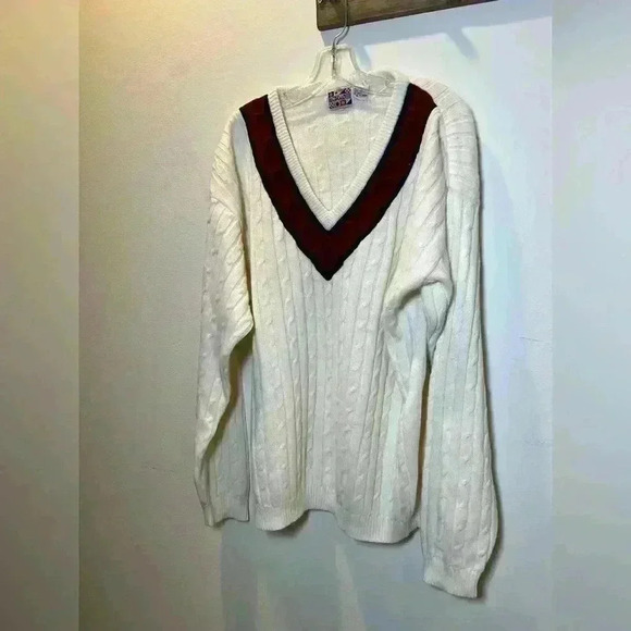 Vintage Patrician preppy V-neck cable sweater size XL
White maroon and navy - Picture 3 of 5